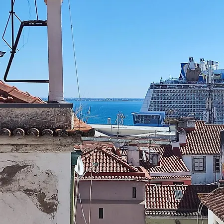 Appartamento Cozy Flat With Marvelous View Lisbona